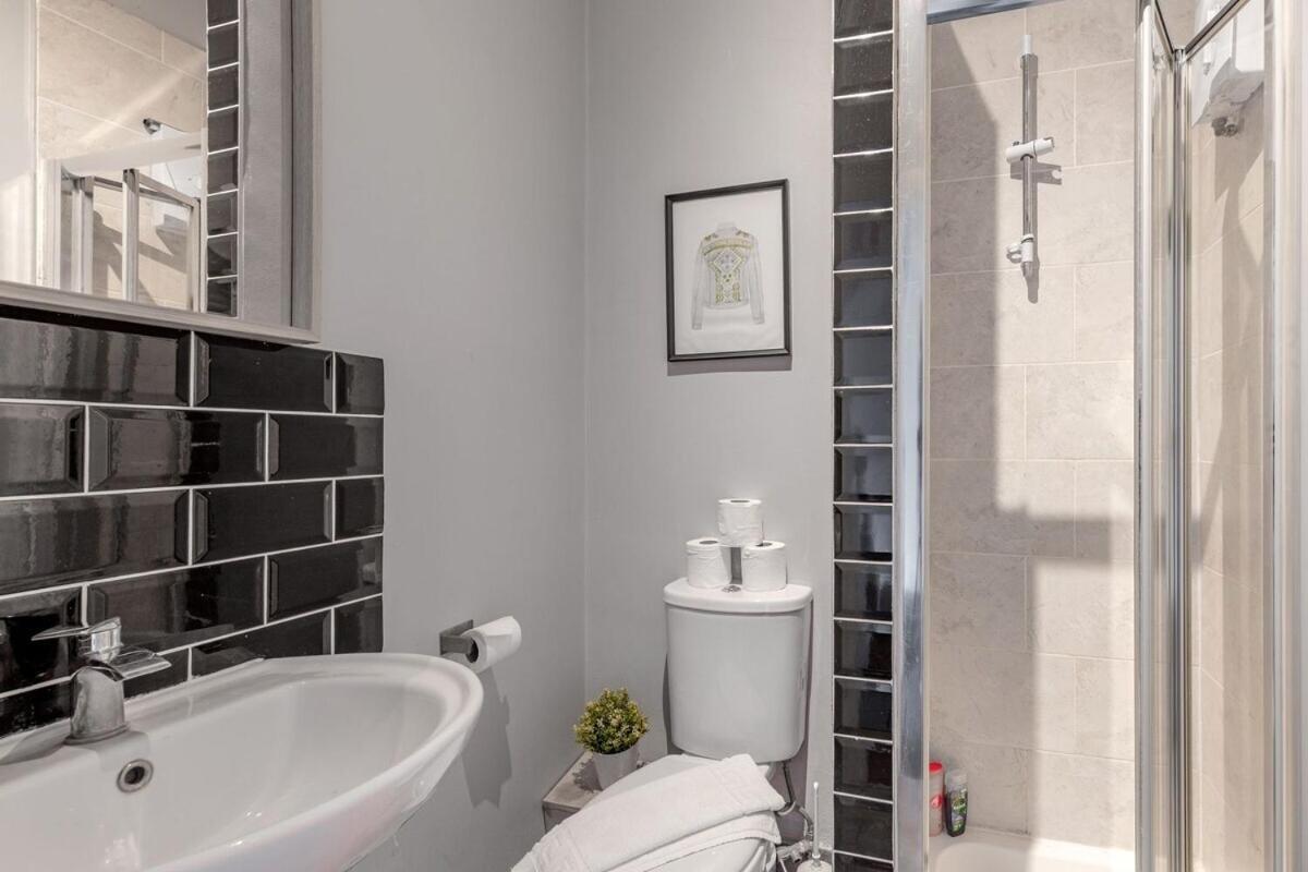 Charming & Spacious 3br 2br House In Paddington! *