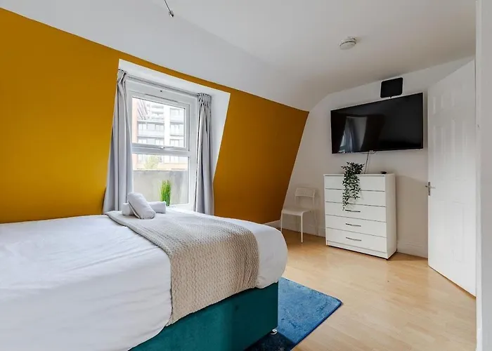 Charming & Spacious 3Br 2Br House In Paddington!