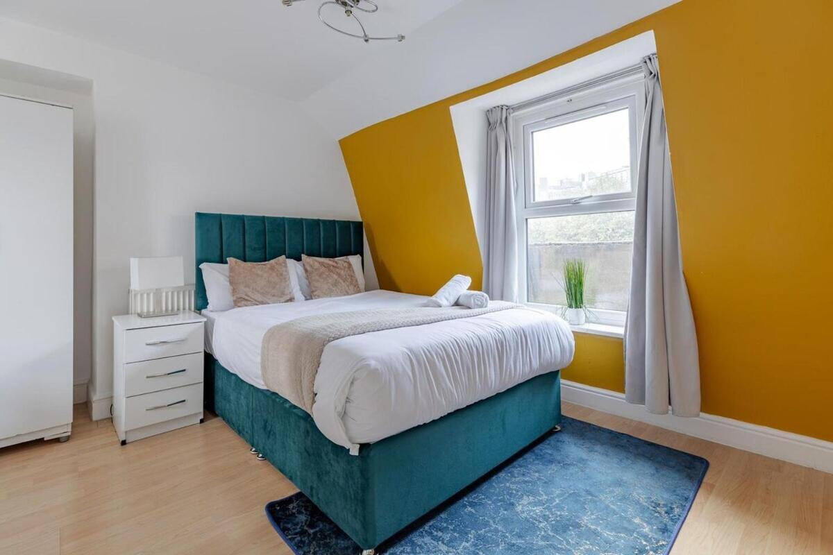 Charming & Spacious 3br 2br House In Paddington!